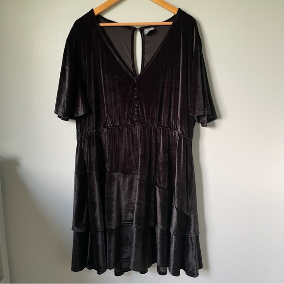 ARULA Elegant Black Velvet Mini Dress Size B (18-20) - Picture 1 of 9